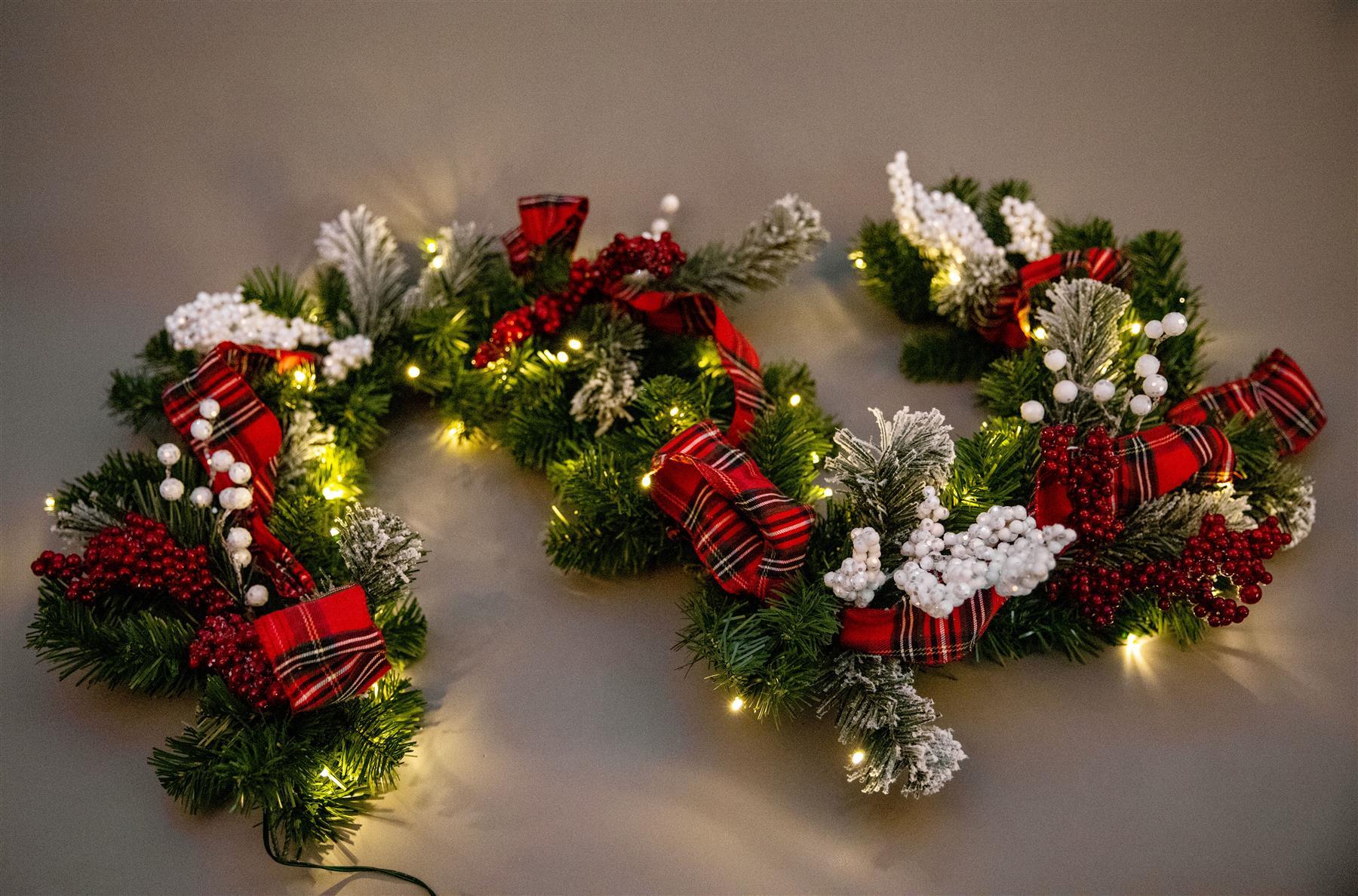 2M B/O Pre Lit Frosted /Tartan Ribbon Garland With 50 Ww Leds