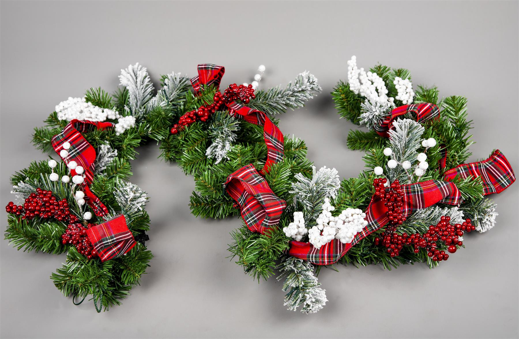 2M B/O Pre Lit Frosted /Tartan Ribbon Garland With 50 Ww Leds
