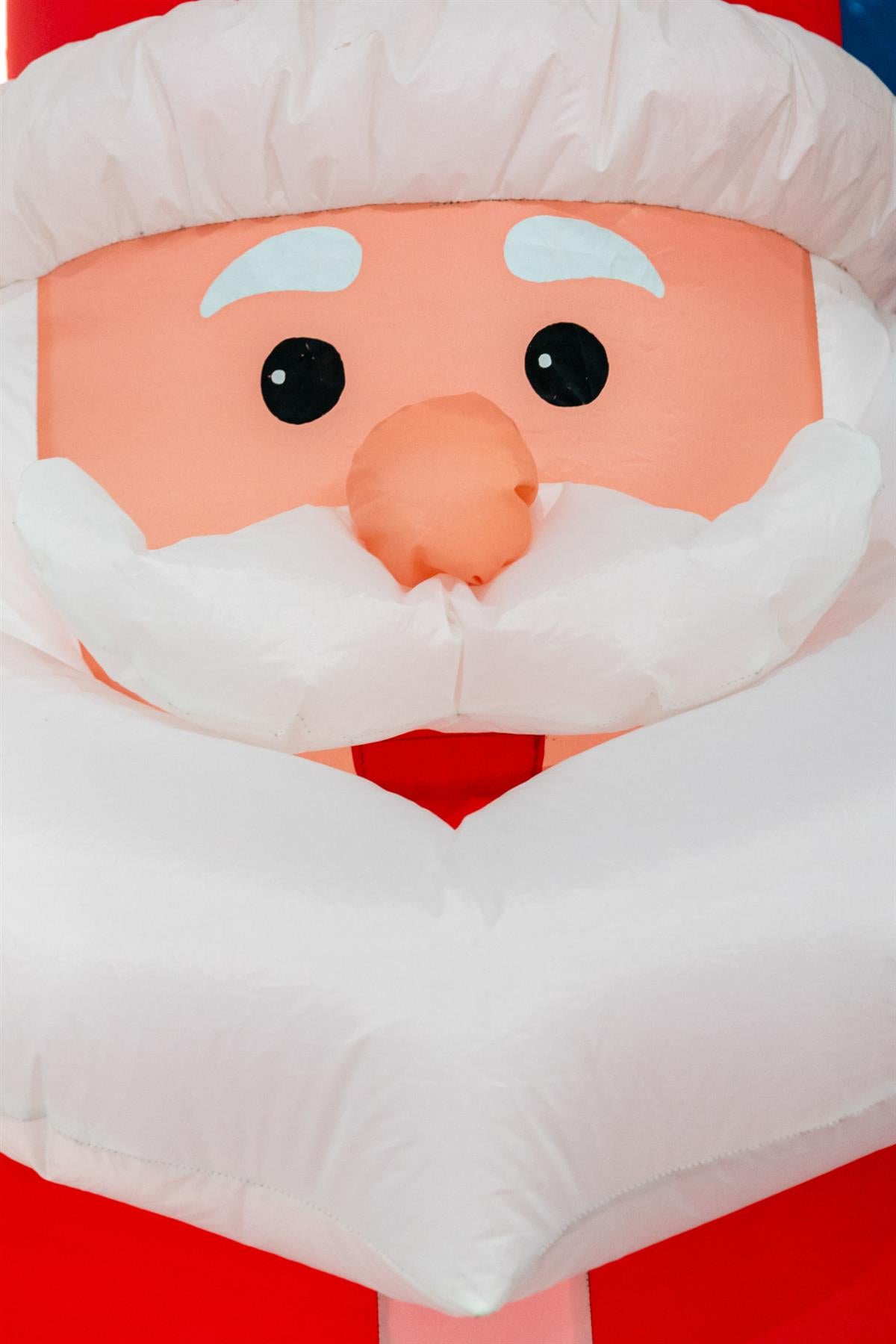 Pre Lit Mains Powered Auto Inflatable North Pole Santa With 4 White Led Lights 1.8M