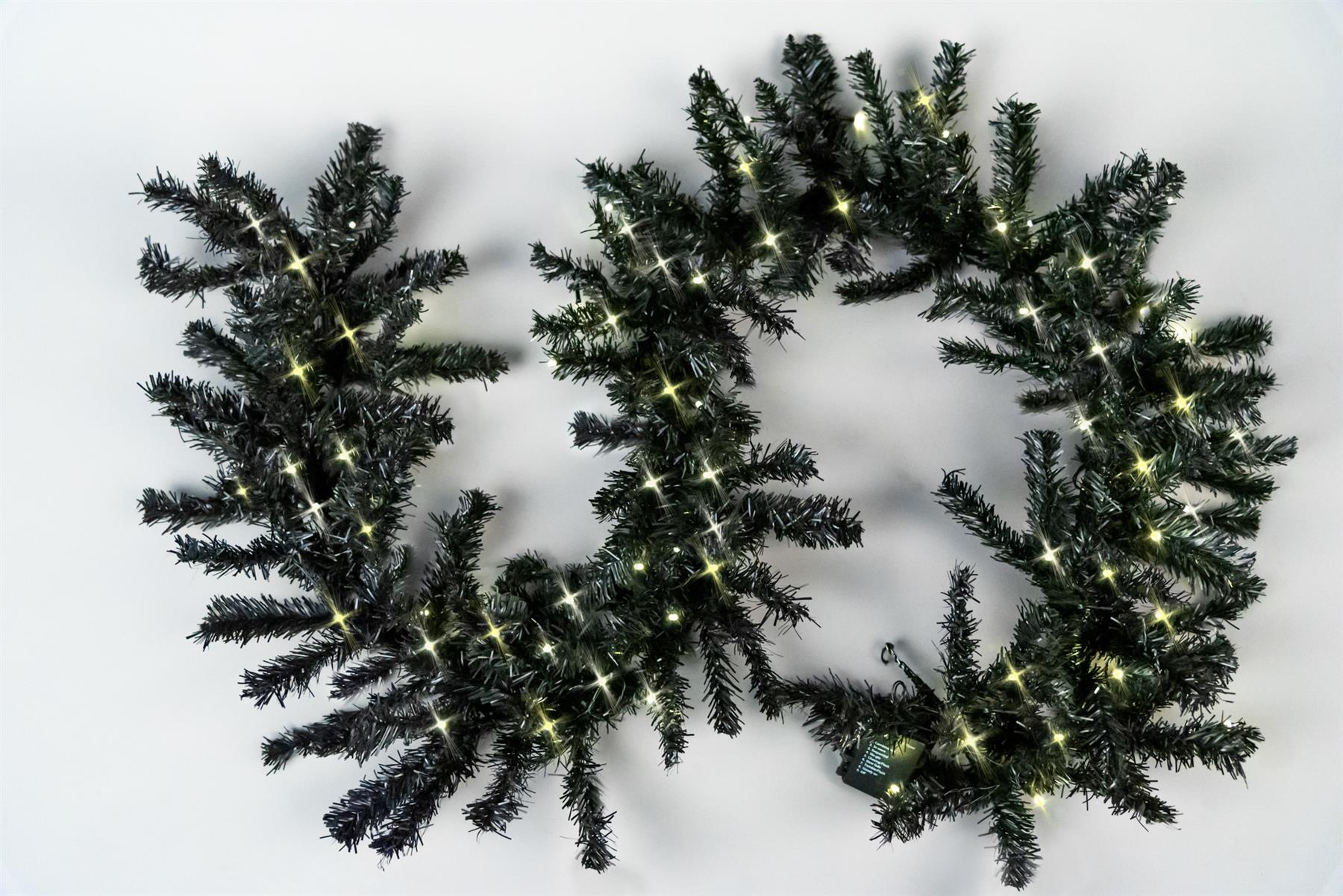 Pre-Lit Alaskan Pine Warm White Leds Black Garland 200Cm