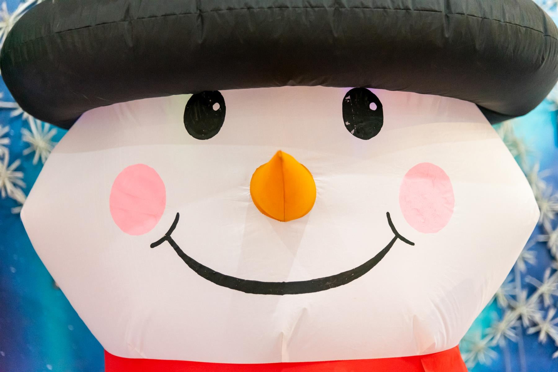 Pre Lit Mains Powered Auto Inflatable North Pole Snowman With 4 Multi Led Lights 1.8M