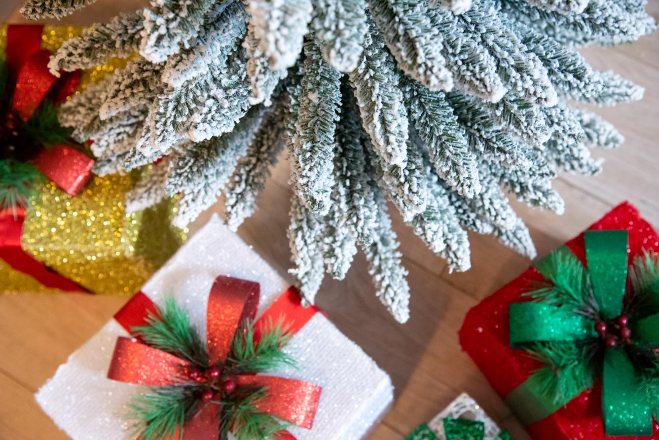 Snow Covered Slim Christmas Tree Pencil Artificial Bushy Pine XMAS HomeDecor 5FT