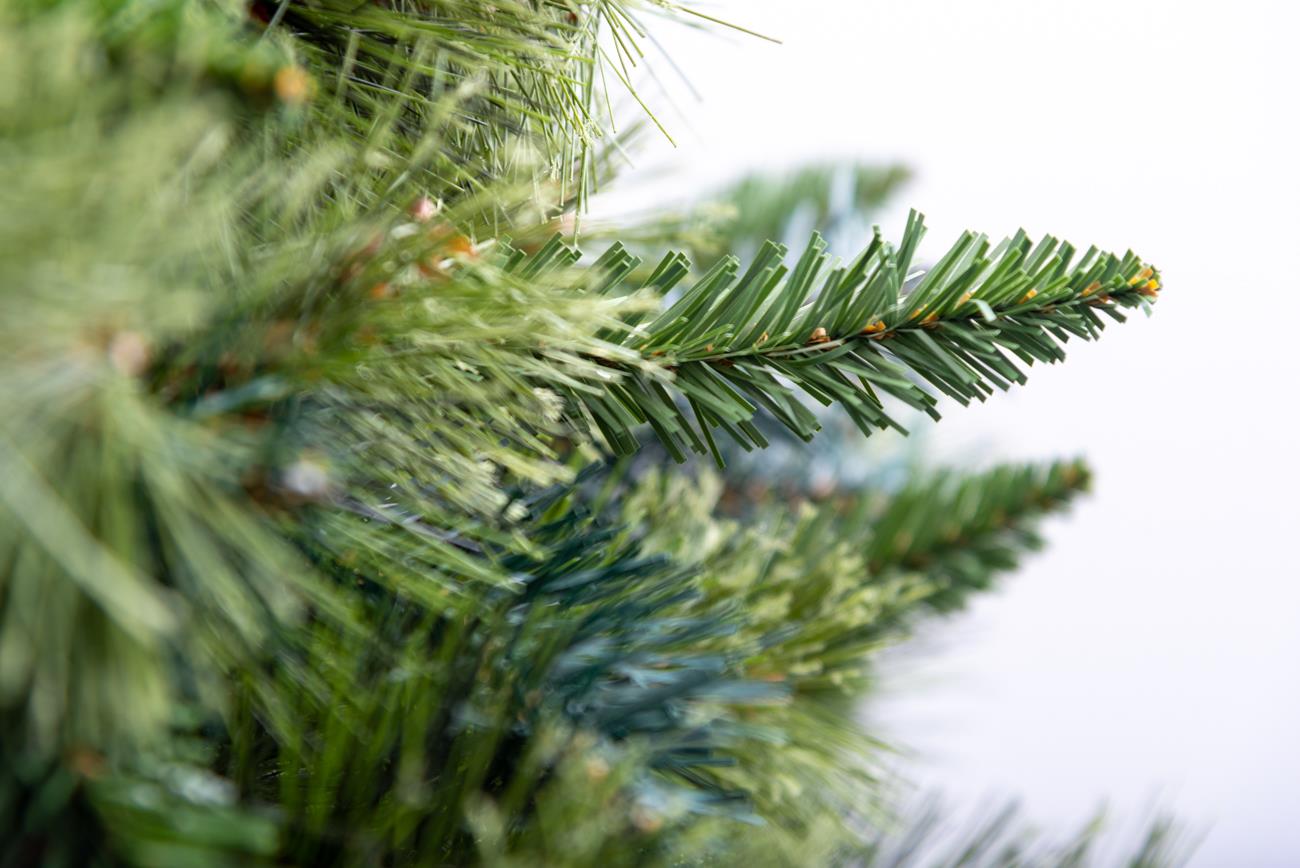 Kentucky Pine Green Pencil Needle Tips Plain Bushy Artificial Christmas Tree Holiday Premium Home Xmas Festive Decorations, PVC, 6FT