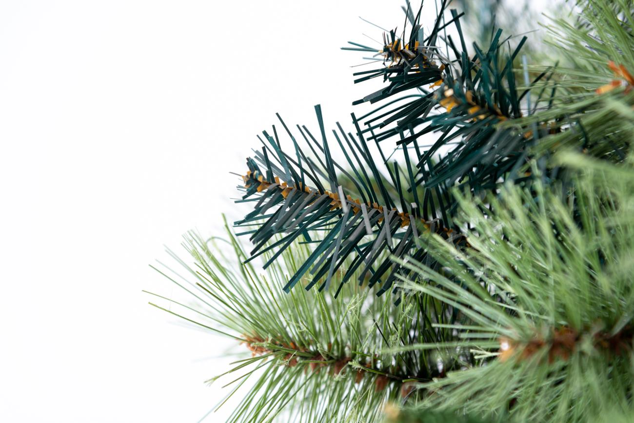 Kentucky Pine Green Pencil Needle Tips Plain Bushy Artificial Christmas Tree Holiday Premium Home Xmas Festive Decorations, PVC, 7FT