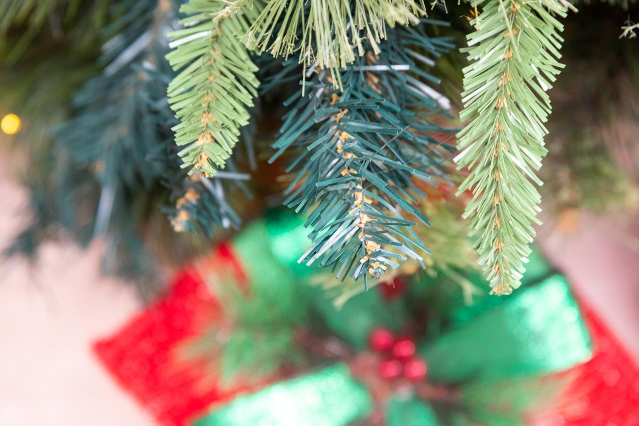 Kentucky Pine Green Pencil Needle Tips Plain Bushy Artificial Christmas Tree Holiday Premium Home Xmas Festive Decorations, PVC, 7FT