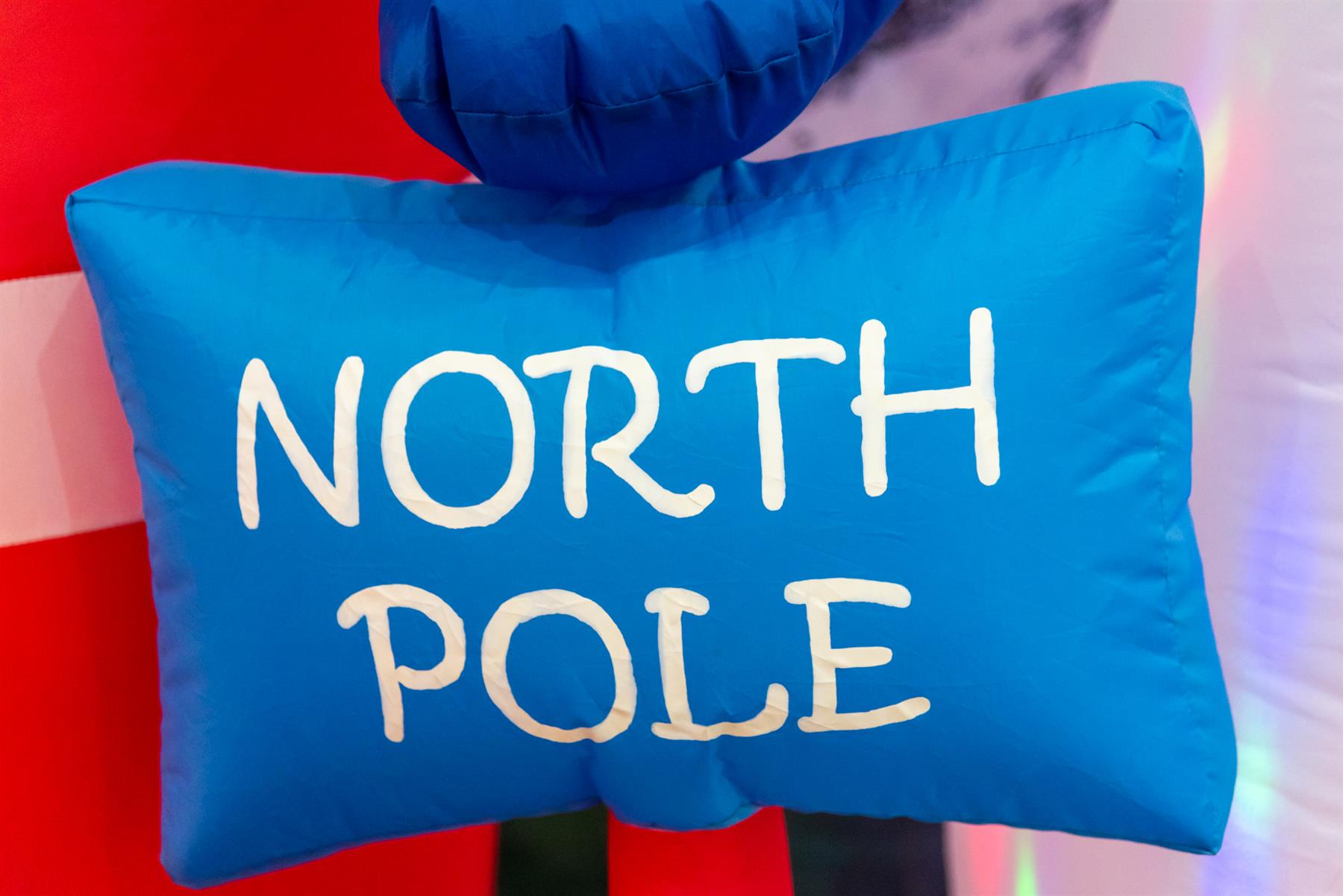 Pre Lit Mains Powered Auto Inflatable North Pole Snowman With 4 Multi Led Lights 2.4M
