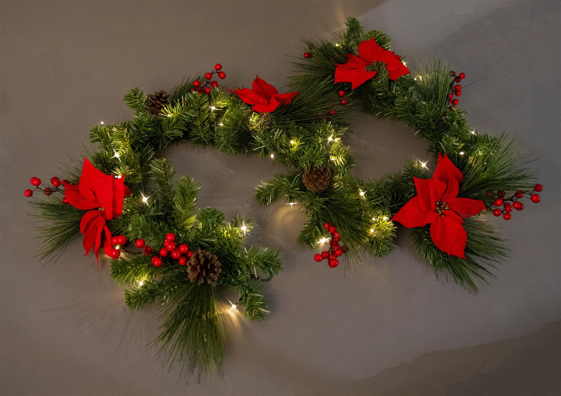 Pre Lit Red Poinsettia Garland With 50 Ww Leds 2M