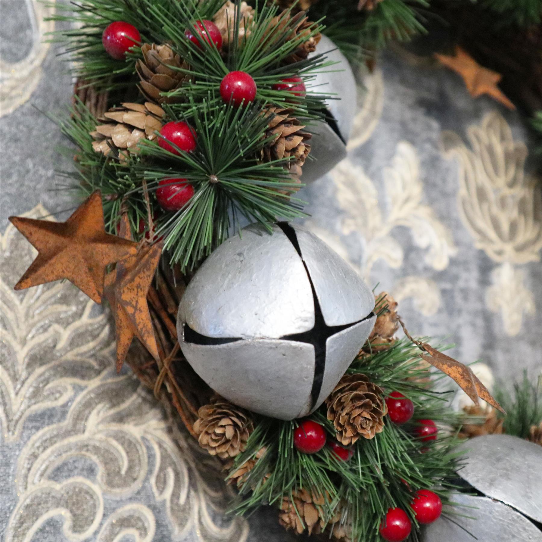 25 Cm Wreath With Silver Bells