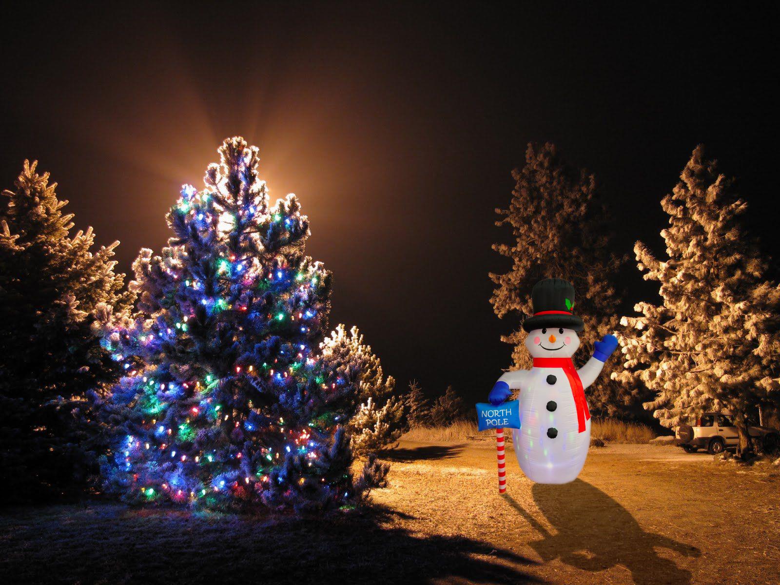 Pre Lit Mains Powered Auto Inflatable North Pole Snowman With 4 Multi Led Lights 2.4M