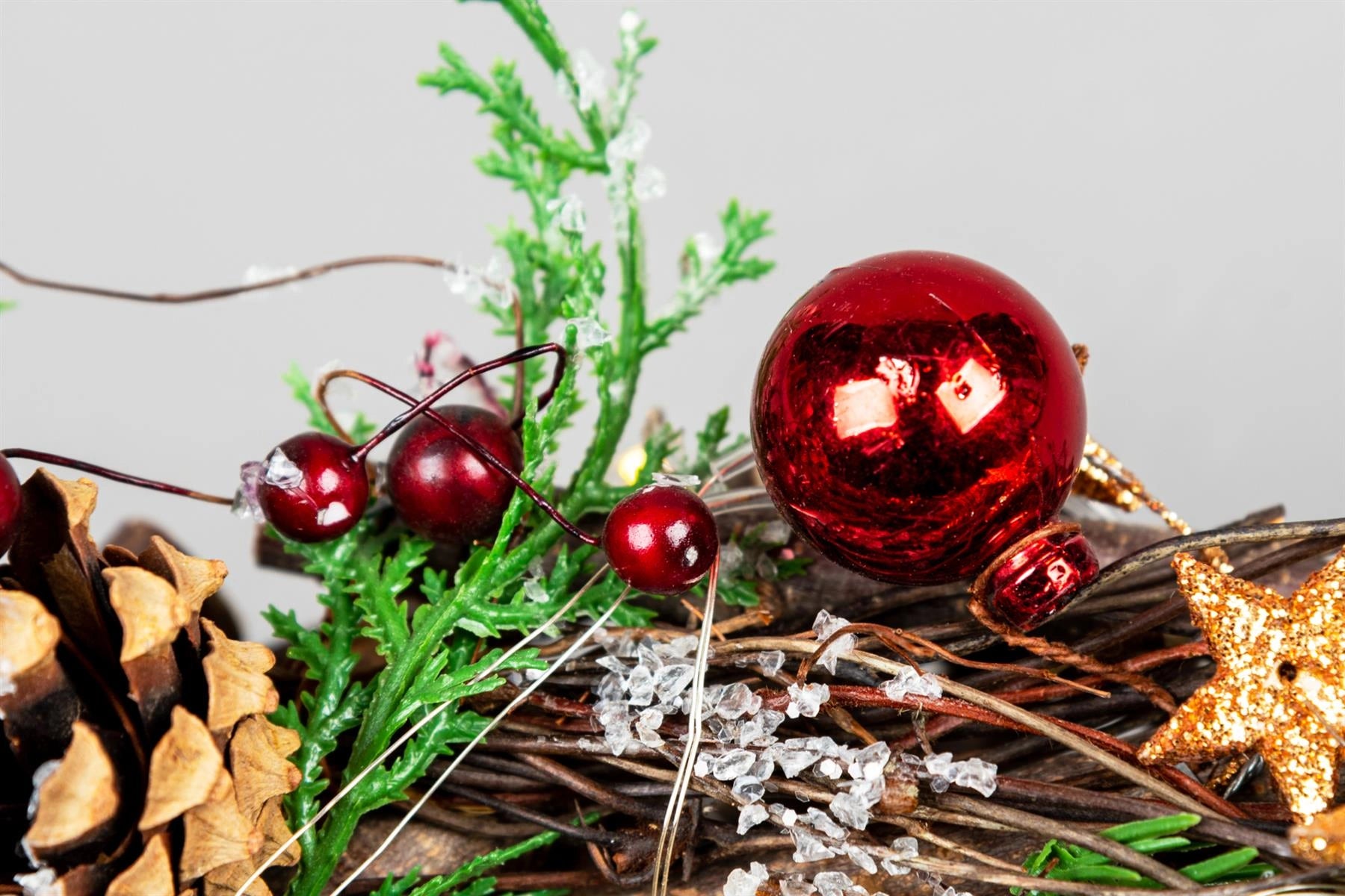 22cm Christmas Wreath Prelit Red Baubles LED Wooden Twig Hanging Xmas Home Decor