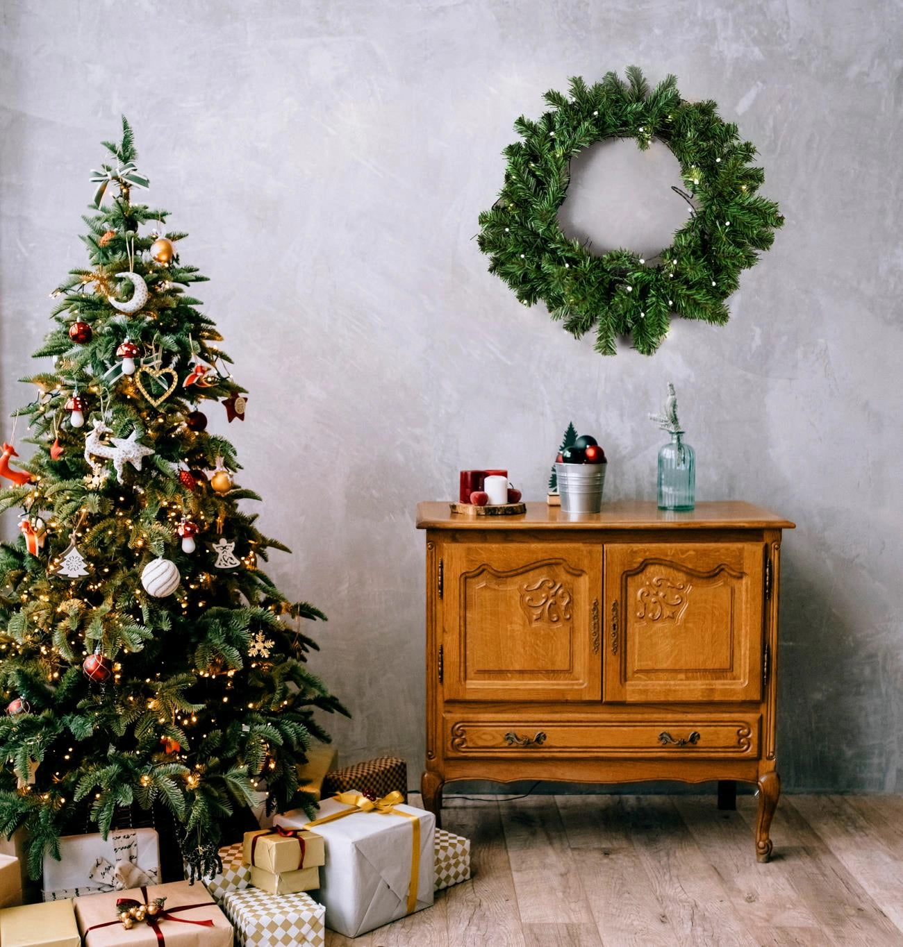 Green Christmas Wreath Pre Lit Artificial Bushy Wall Door XMAS Home Decor 55CM