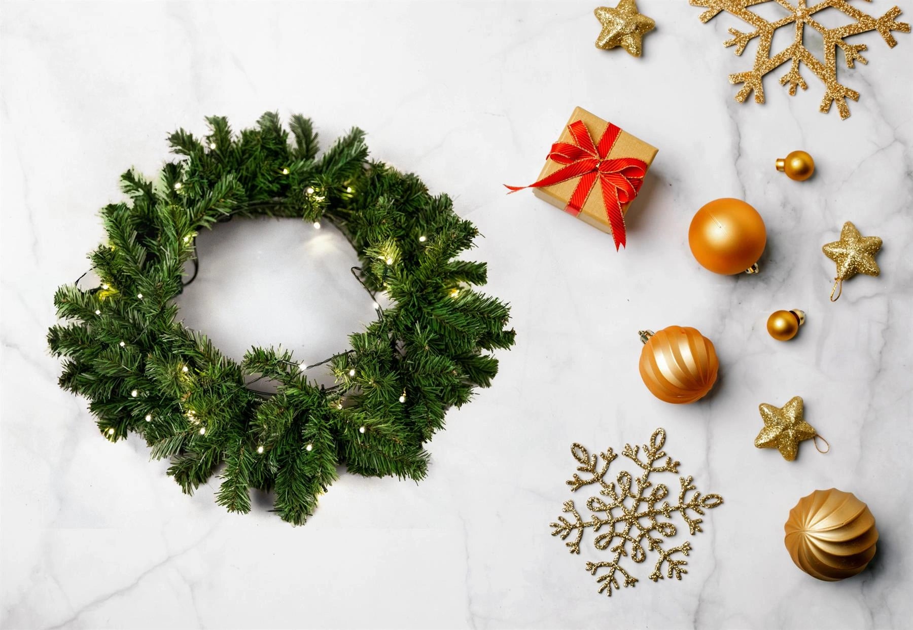 Green Christmas Wreath Pre Lit Artificial Bushy Wall Door XMAS Home Decor 55CM