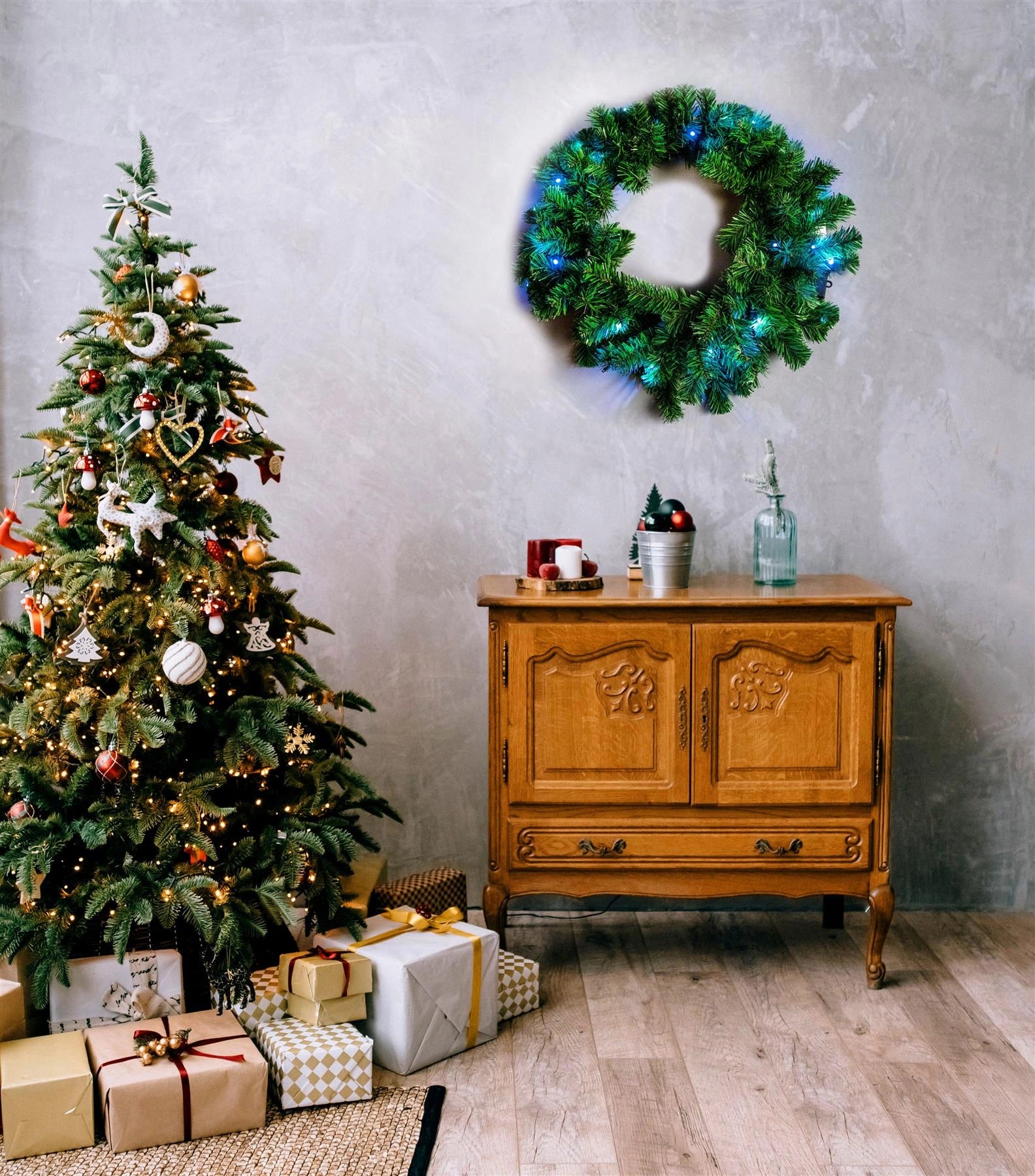 Green Christmas Wreath Pre Lit Artificial Bushy Wall Door XMAS Home Decor 55CM