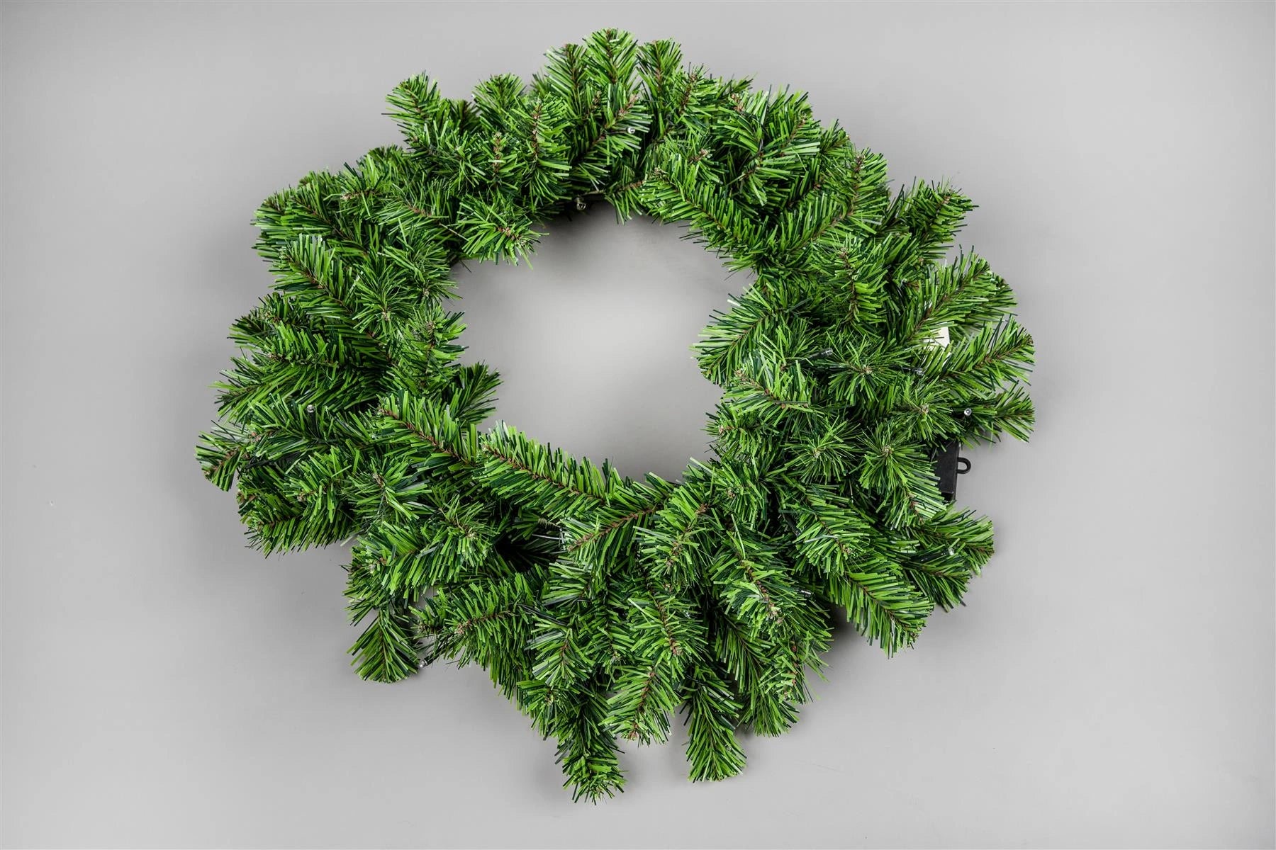 Pre-Lit White Leds Alaskan Pine Green Wreath 55Cm