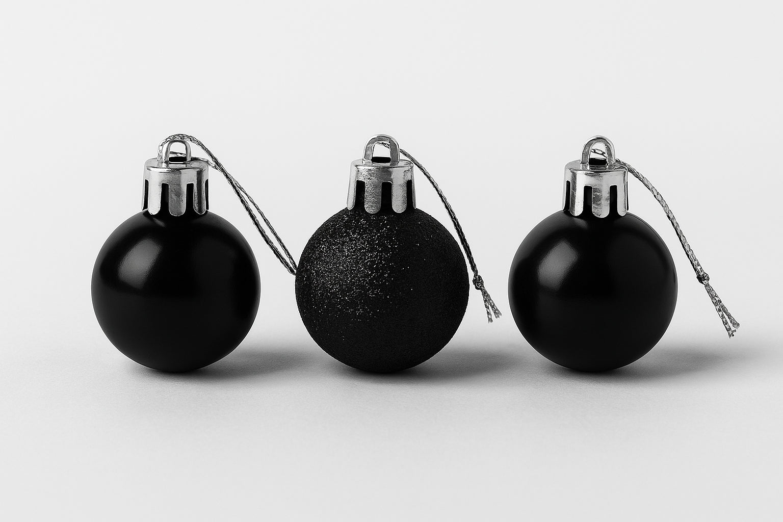 12pcs Christmas Baubles Tree Ornaments Black Balls Xmas Hanging Decorations 30mm