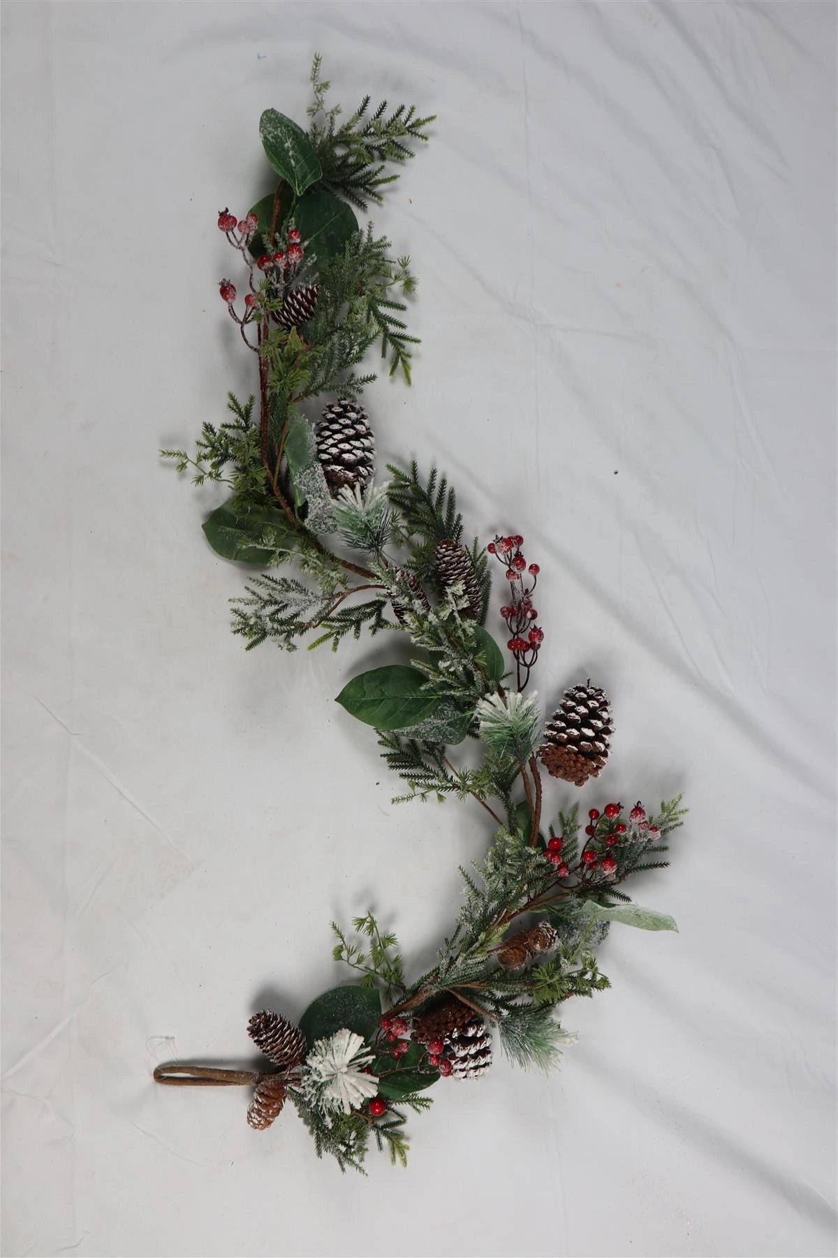 Artificial Berry Flowers Snow Leaf Garland Christmas Home Tree Xmas Decorations