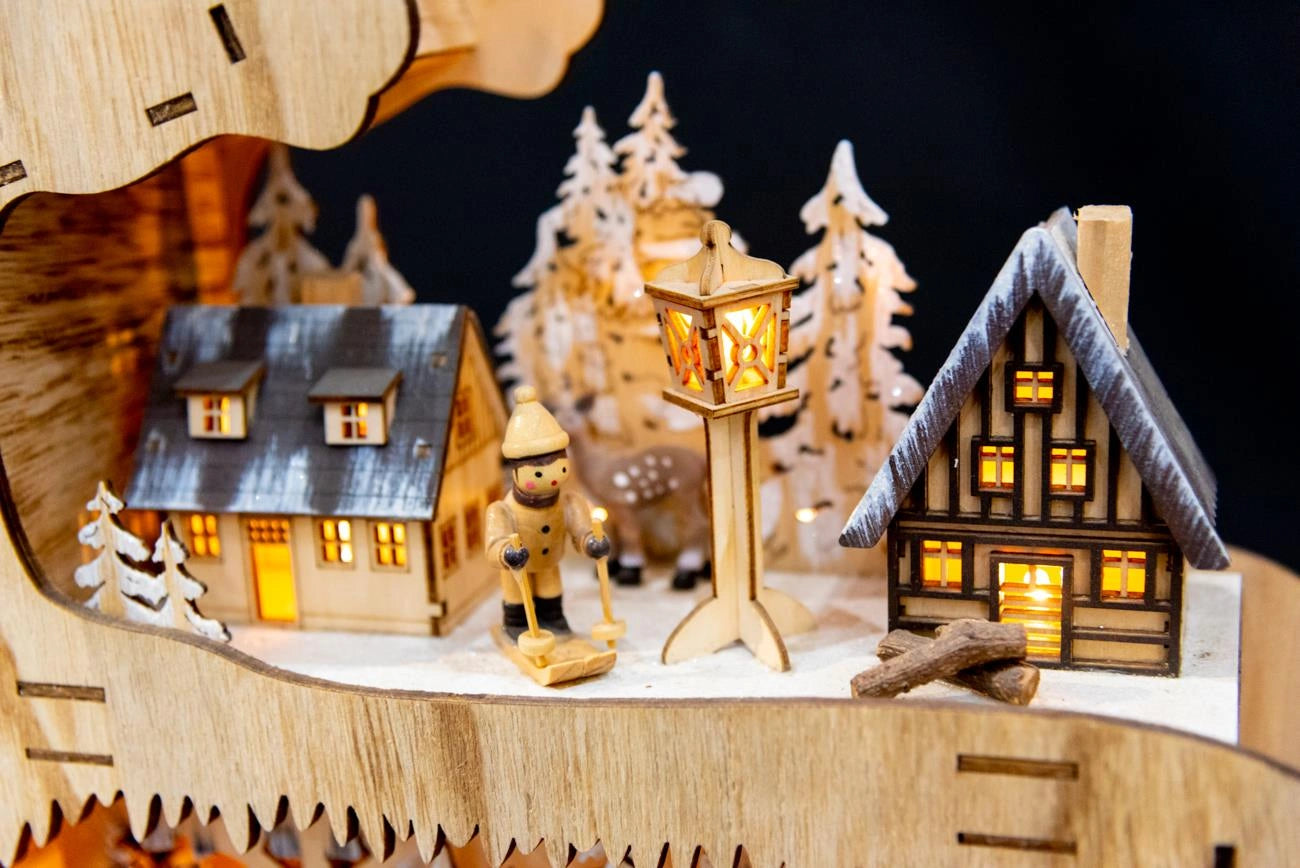 Laser Cut Wooden Back Face Reindeer Battery Operated LED Christmas Decorations