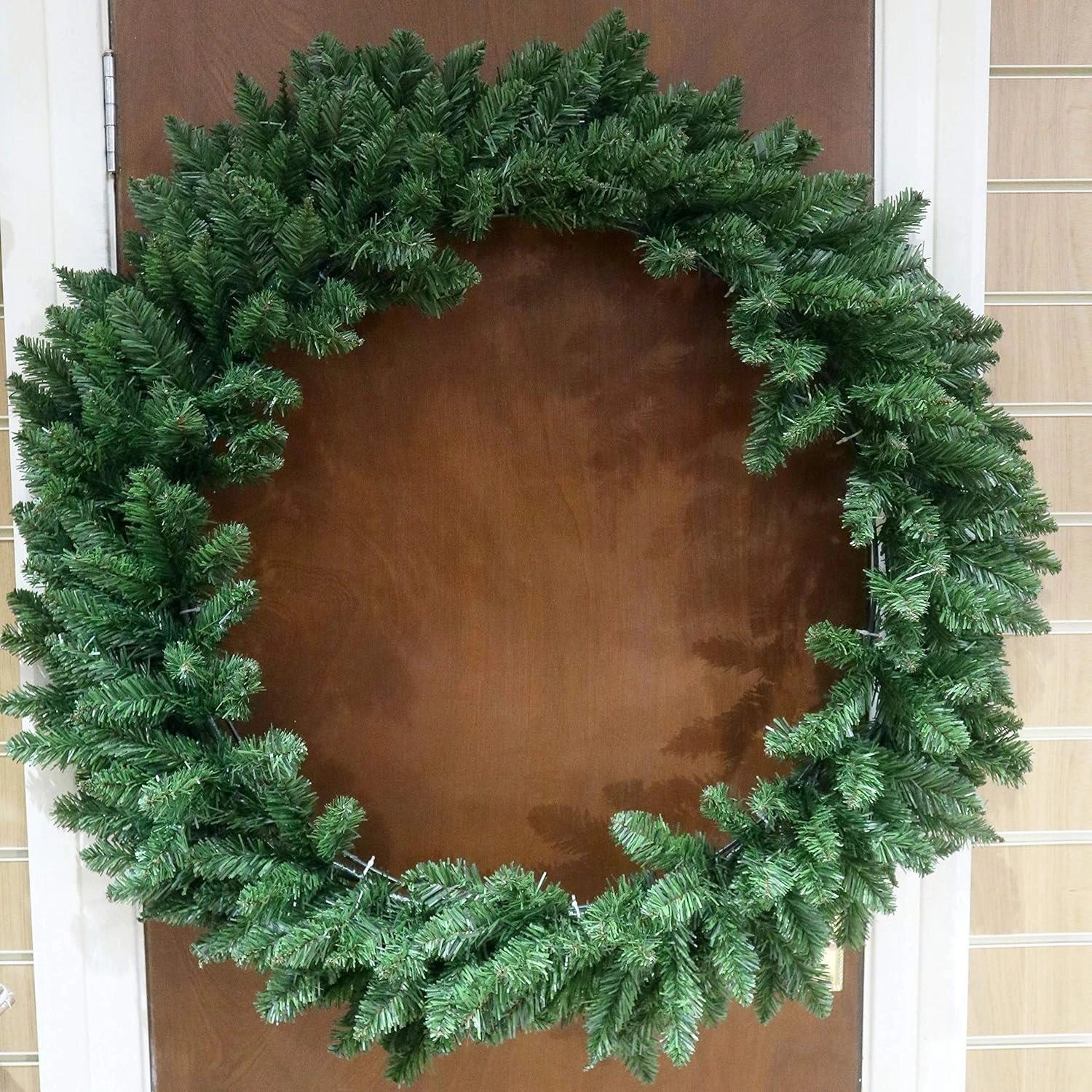 80cm Large Pre-Lit Christmas Wreath 120 LED Lights Versatile Decoration Green
