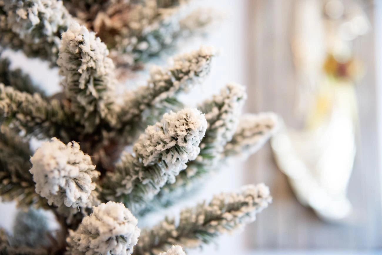 Snow Covered Slim Christmas Tree Pencil Artificial Bushy Pine XMAS HomeDecor 5FT