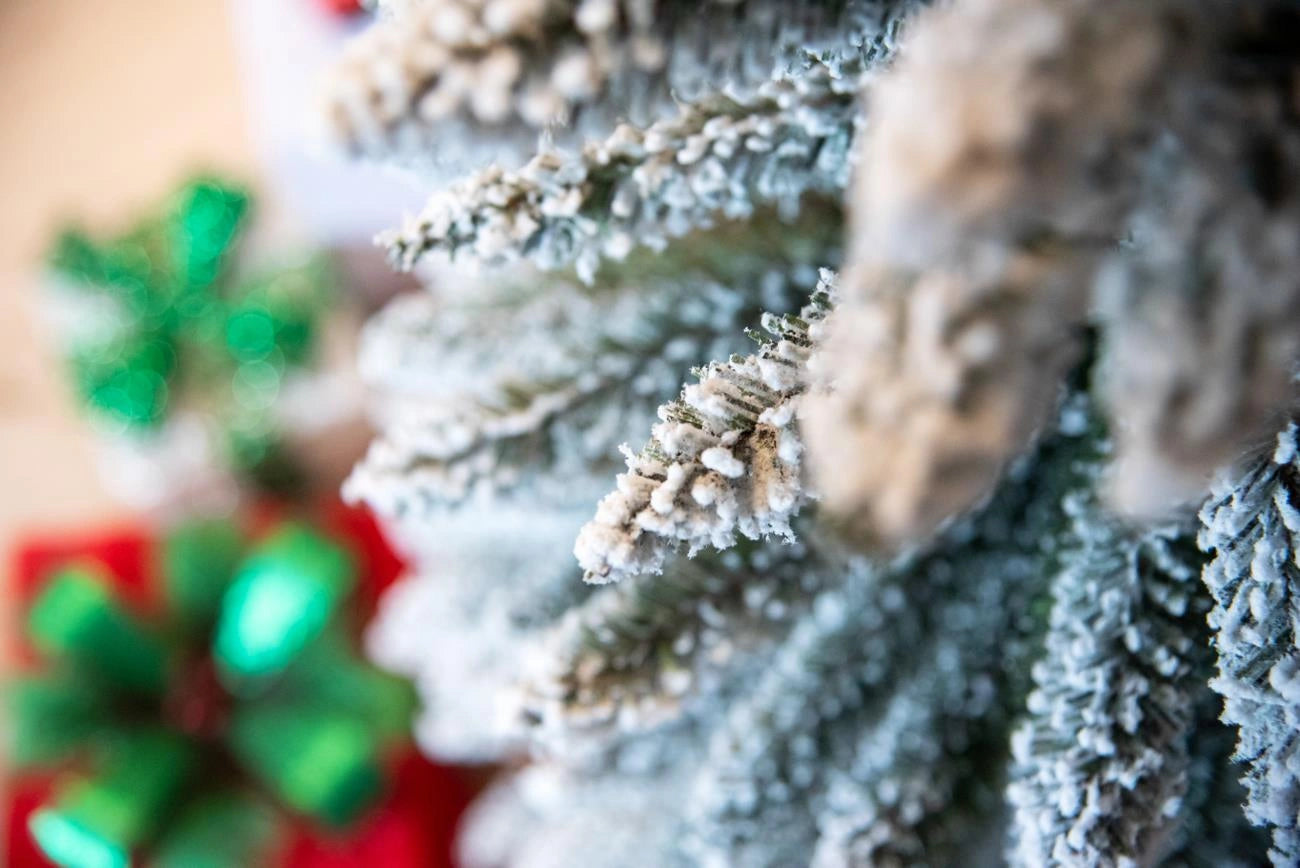 Snow Covered Slim Christmas Tree Pencil Artificial Bushy Pine XMAS HomeDecor 5FT