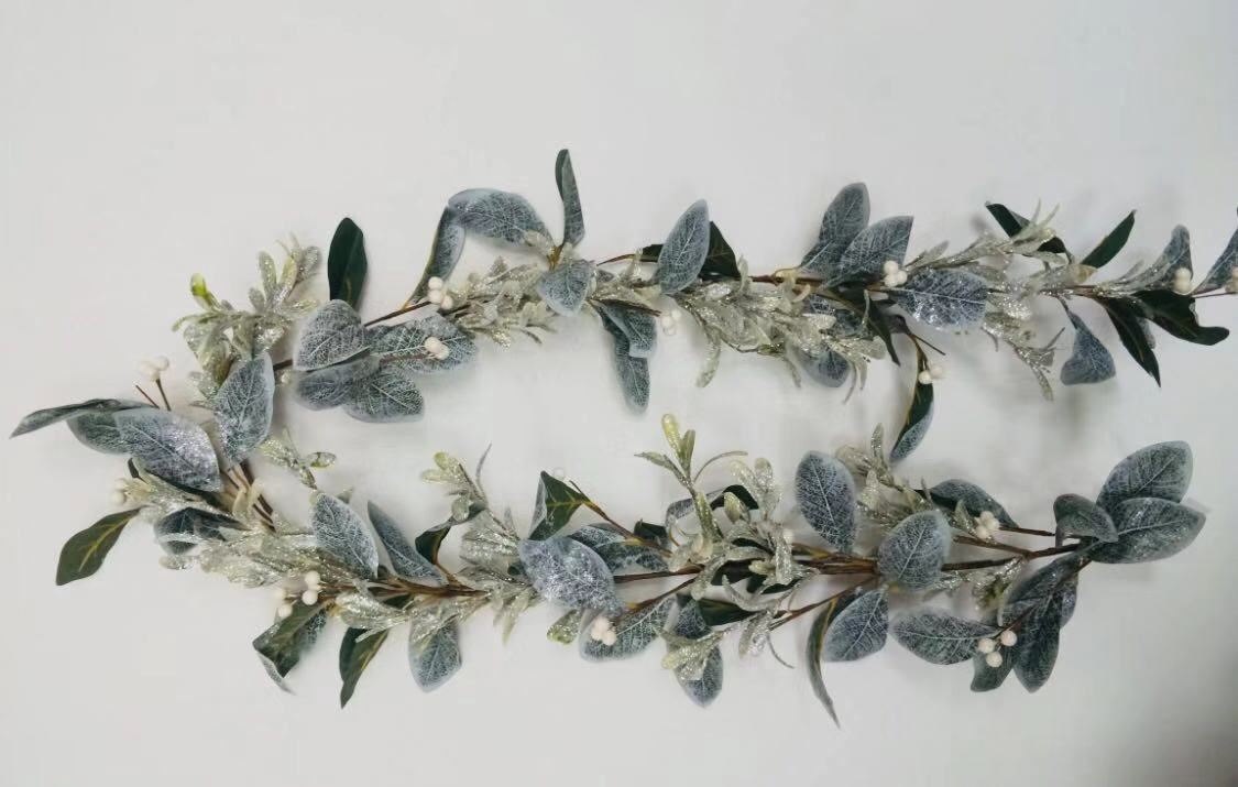 Natural Looking Garland Decorated With Snowy Glitter Leaves 150Cm